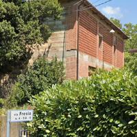 Rustico con bagno e elettricità