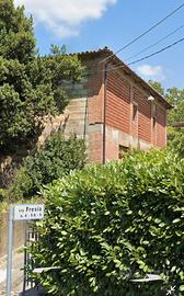 Rustico con bagno e elettricità