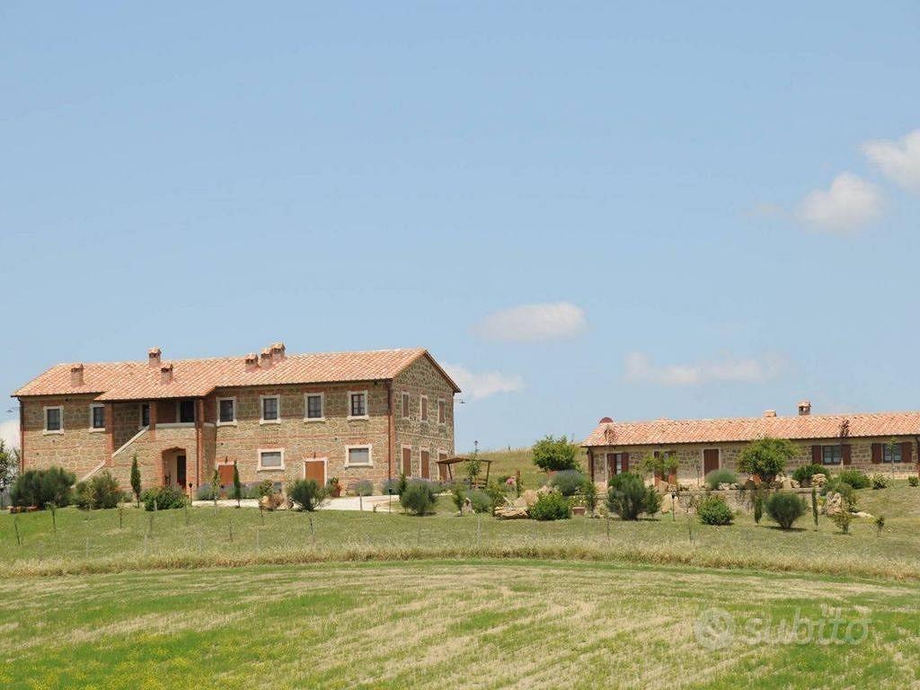 Rustico / Casale di 560 m² con più di 5 locali e b - Altro