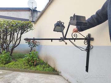 Porta insegna luminosa con luci per negozio