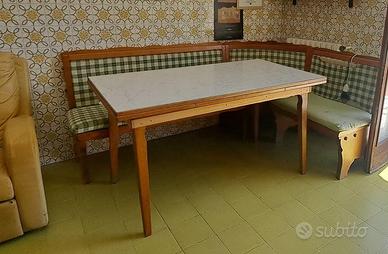 Svendita giropanca in legno con tavolo
