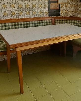 Svendita giropanca in legno con tavolo