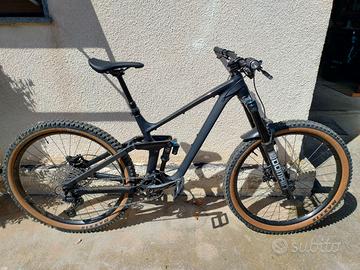 Bicicletta MTB DH 27,5