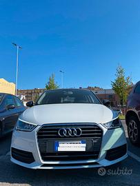 Audi A1 1.6 metal plus Bicolor
