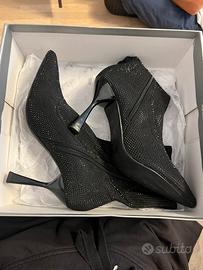 Stivaletto brillantinato con tacco