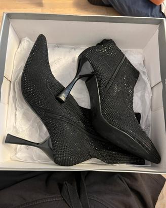 Stivaletto brillantinato con tacco