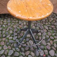 Sgabello industriale vintage a vite