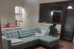 Rignano flaminio trilocale con balcone e p.auto