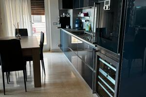 Appartamento con terrazzo vista mare e box auto