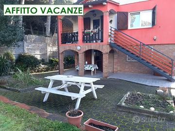 GIUGNO e AGOSTO Piano terra immerso nel verde