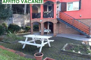 GIUGNO e AGOSTO Piano terra immerso nel verde