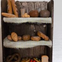 Bancarella per presepe con pani in fimo