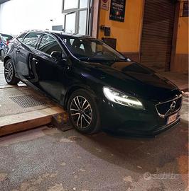 Volvo v40 d2
