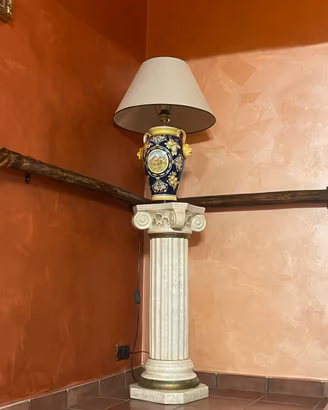 Colonna più lampadario