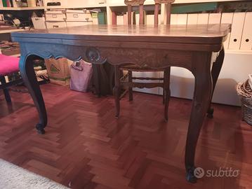 Tavolo francese con sedie