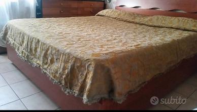 Copriletto antico tessuto a telaio