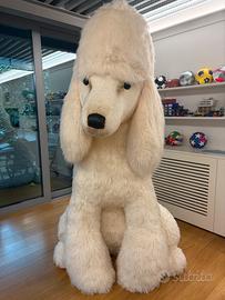 Enorme peluche barboncino