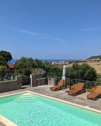Settembre sardegna giardino e piscina