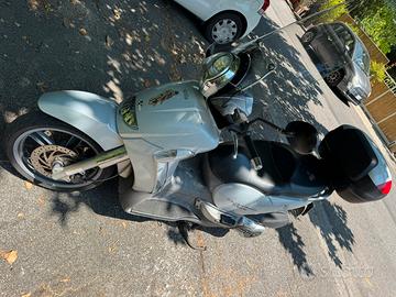 Aprilia Scarabeo 400 ie.