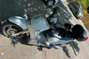 Aprilia Scarabeo 400 ie.