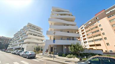 Via Biasi - Rifinito trivano con ampia veranda