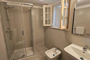 Ampio garage in zona grazie