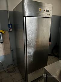 Frigo acciaio cucina ristorante