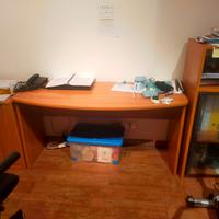 Scrivania + 2 mobili a corredo