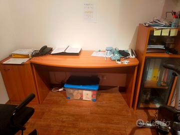 Scrivania + 2 mobili a corredo
