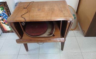 mobiletto con giradischi