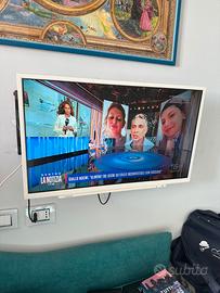Tv lcd 32 pollici piu staffa