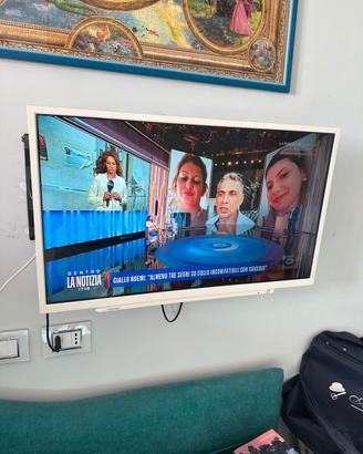 Tv lcd 32 pollici piu staffa