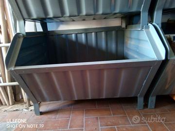 Contenitore a bocca di lupo in acciaio