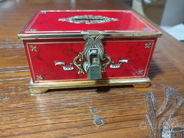 Antico  porta gioielli e gioie anni 60.