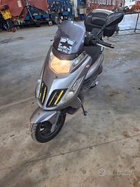 Motociclo kwang yang motor co.ltd kymko  dink 200i