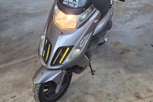 Motociclo kwang yang motor co.ltd kymko  dink 200i