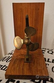 scultura in ottone di elica Navale 