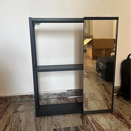 Mobiletto da bagno con specchio