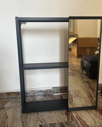 Mobiletto da bagno con specchio