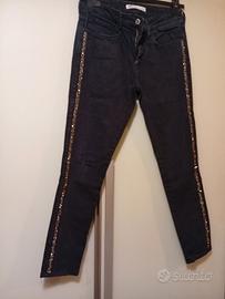 jeans Zara con banda lucciccante 
