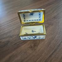 Porta pillole vintage in porcellana Del Prado