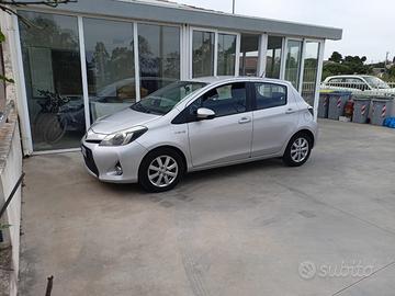 Toyota Yaris 1.5 Hybrid Lounge – 2014 – Automatica