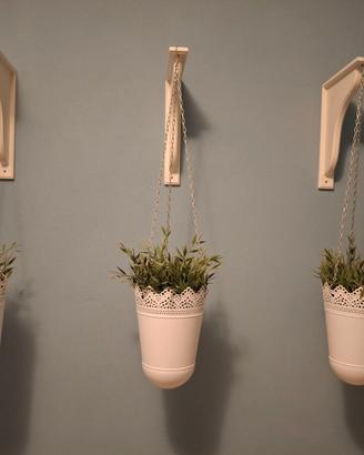 N. 3 vasi da arredo completi di piantine ornamenta