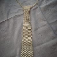 cravatta in perle 