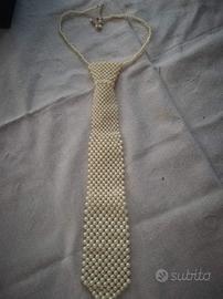 cravatta in perle 
