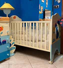 Cameretta azur bambino fasciatoio lettino lampada