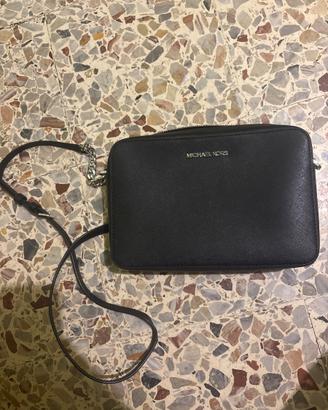 Borsa Michael Kors nera a tracolla