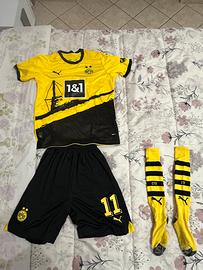 Borussia Dortmund 2023/24 di Puma.
