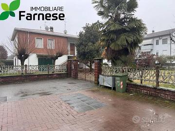 Villa di 368 m² con più di 5 locali e box auto dop
