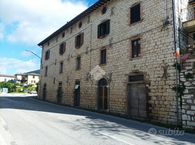 2 LOCALI A GUBBIO